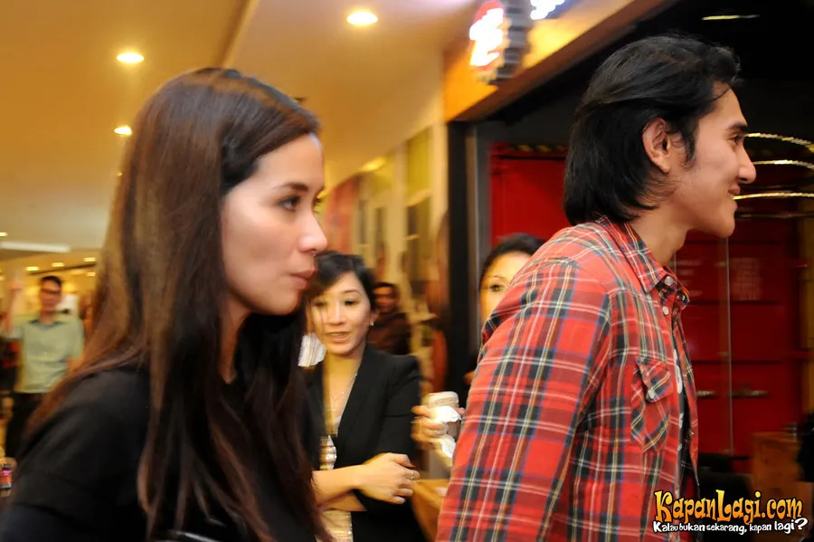 Marsha kok sepertinya cemberut? :D