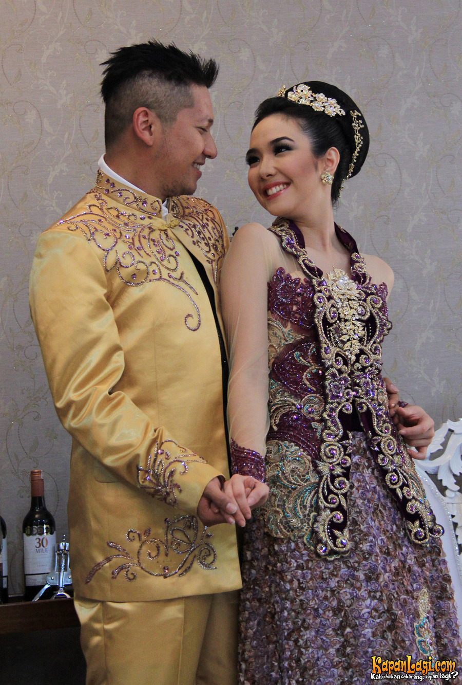 [Foto] Pakai Baju Pengantin, Gading dan Gisel Siap Menikah 