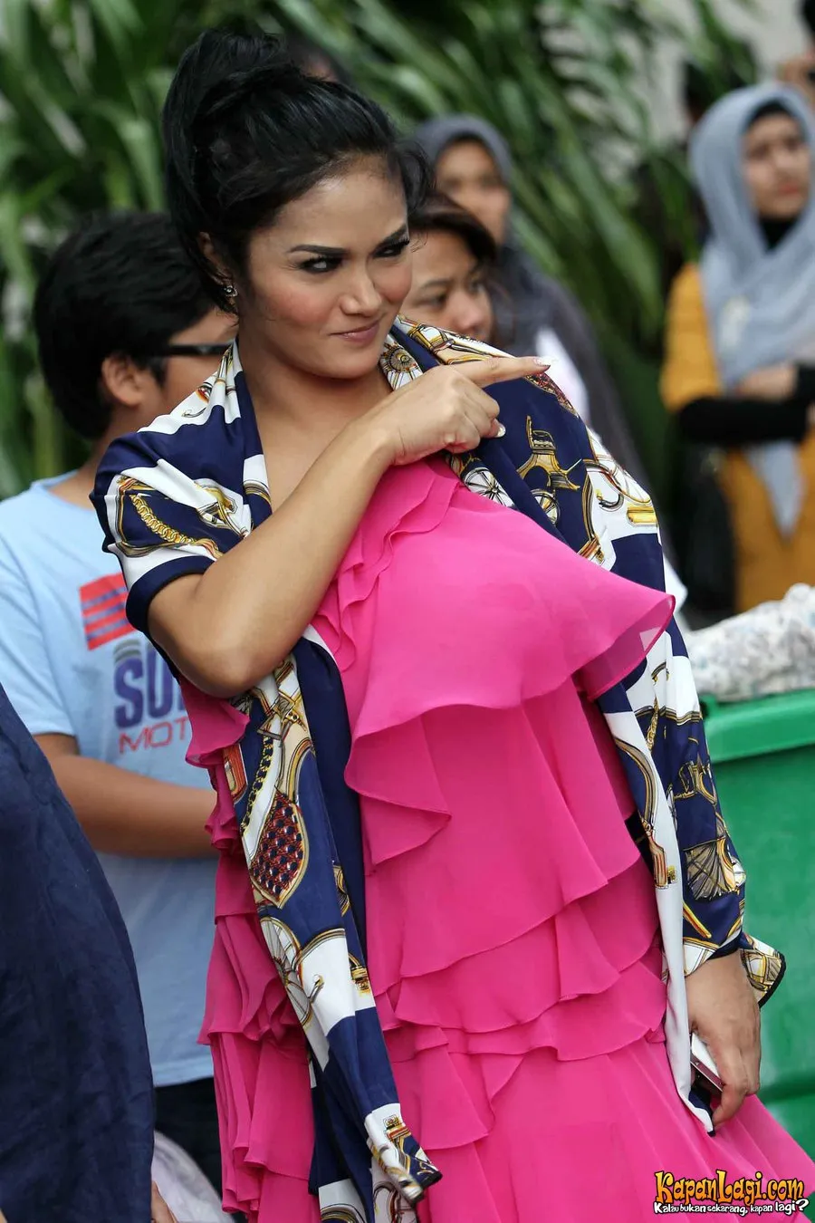 Tampil cantik  dengan dress pink