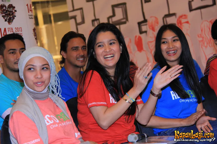 Para sutradara cantik RECTOVERSO