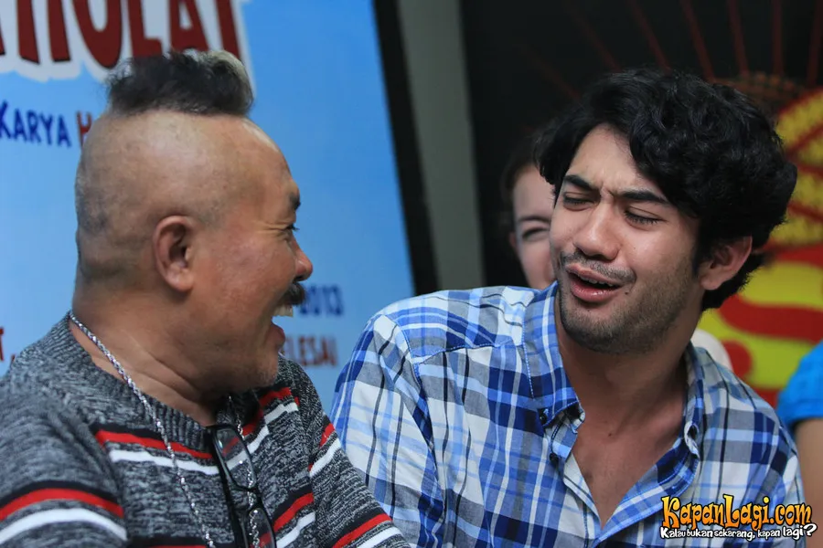 Reza Rahadian larut dalam canda bersama Gogon