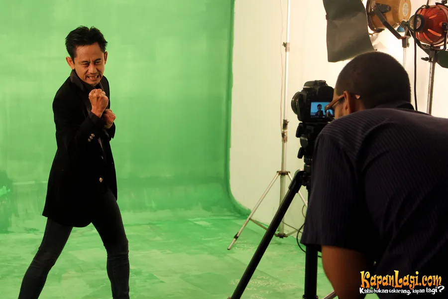 Epy Kusnandar saat syuting video klip 'Cinta Yang Terluka'