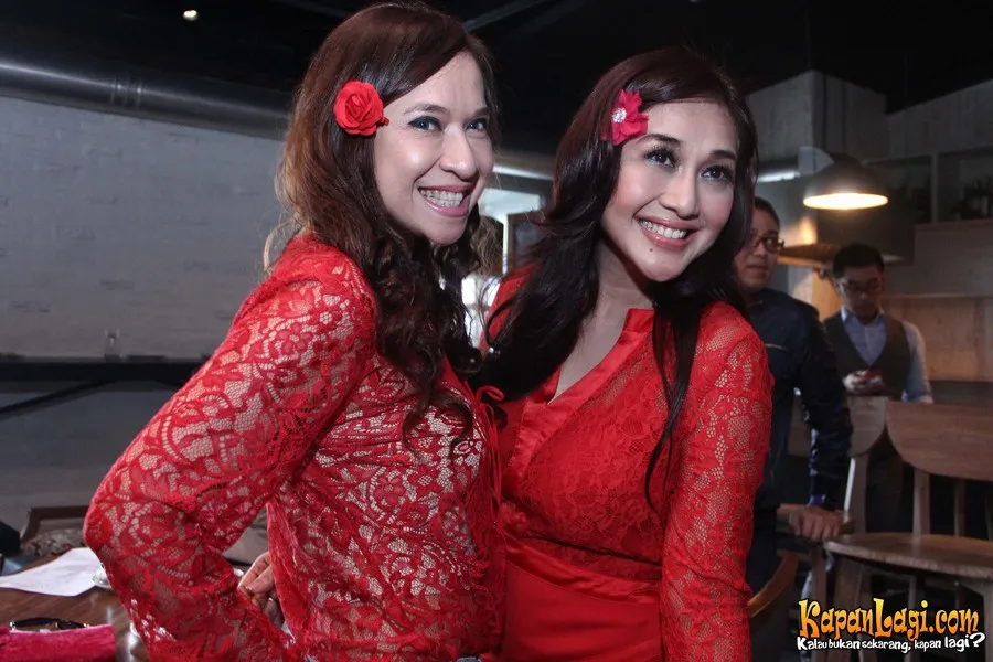 Us Flag Images Model Baju Paramita Russardi Untuk Menjaga Penampilan Paramitha Rusady Tak Pakai Ramuan News Entertainment Fimela Com