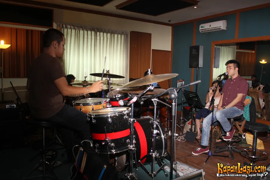 Suasana Vidi Aldiano saat latihan. Foto by: Kapanlagi.com/Busan