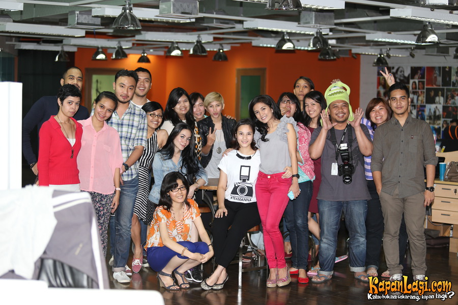 Pemain REFRAIN berfoto bersama KapanLagi.com®