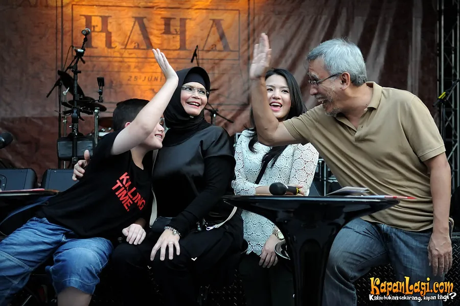 Iwan Fals Hidup Keluarga Kami Musikal Merdeka Com