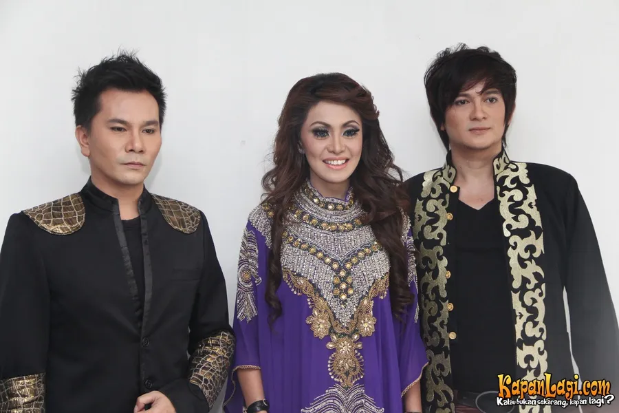 Jupiter, Jeff, dan Nenny saat syuting video klip 'Sadarlah'