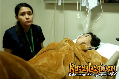 Maia menemani Dul di RSPI @ Foto: KapanLagi.com®