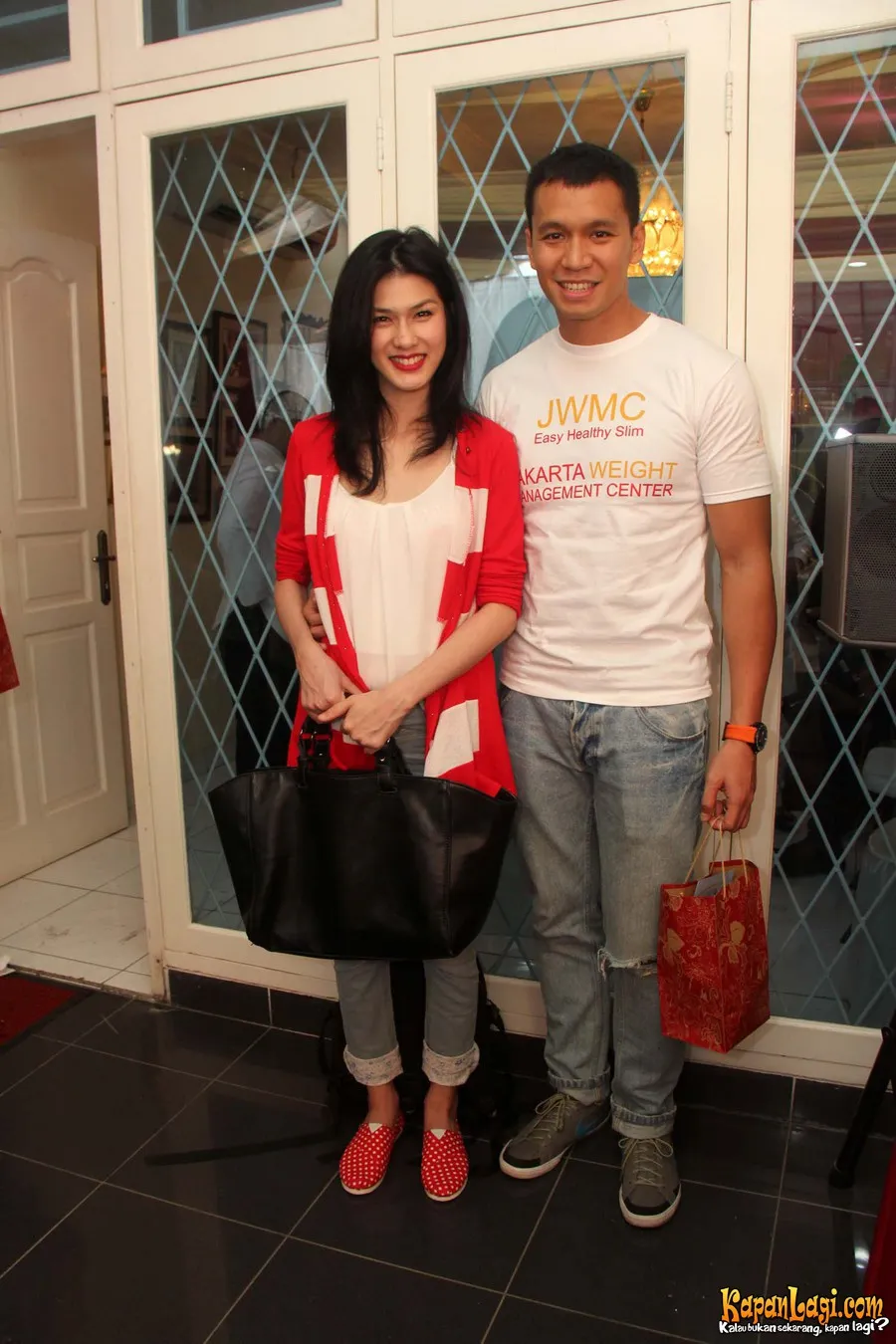 Samuel Rizal dan istrinya di acara grand opening JWMC