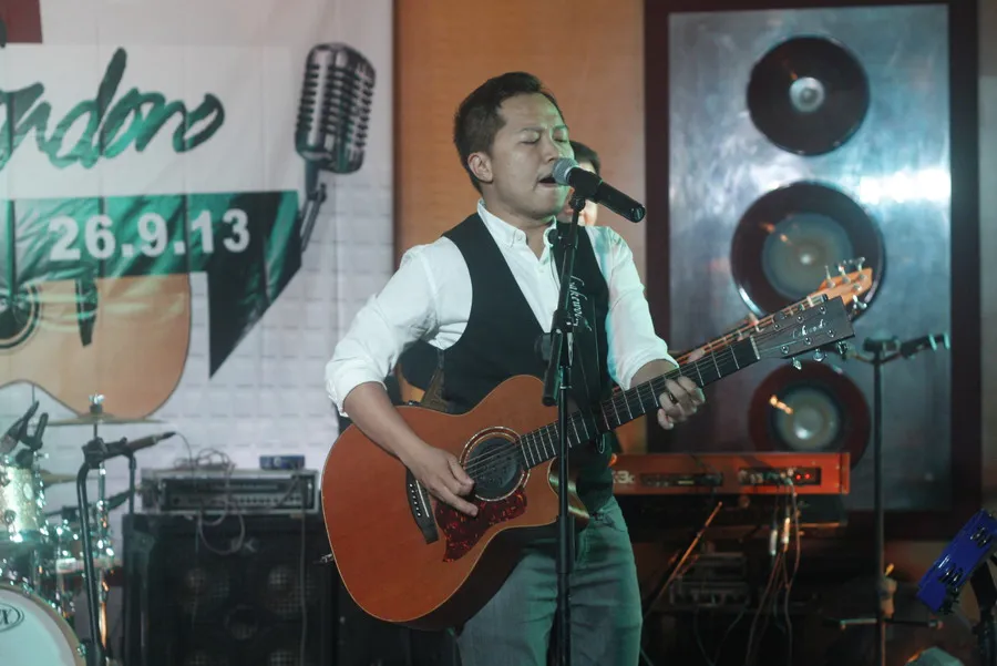 Sandhy Sondoro saat tampil di Semarang pekan lalu (26/9). ©KapanLagi.com