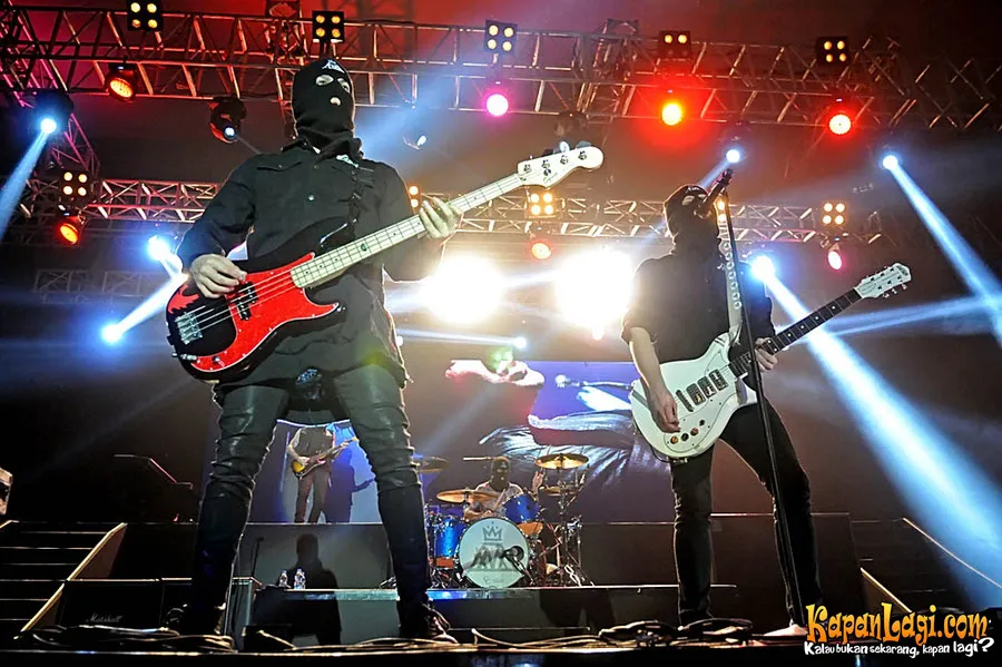 Fall Out Boy buka penampilan dengan lagu 'The Phoenix'. ©KapanLagi.com / Bambang E Eros