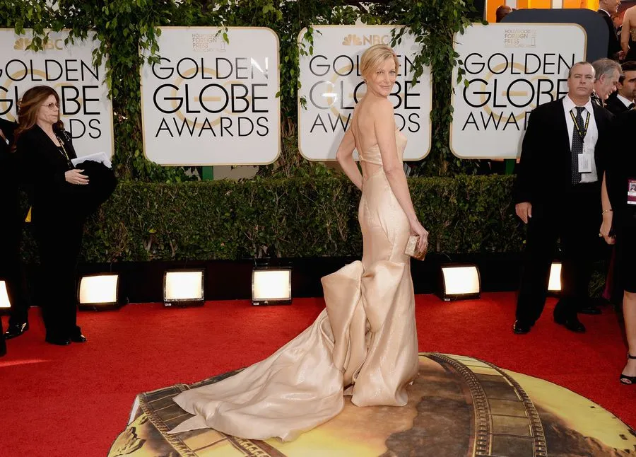 Anna Gunn di red carpet Golden Globe