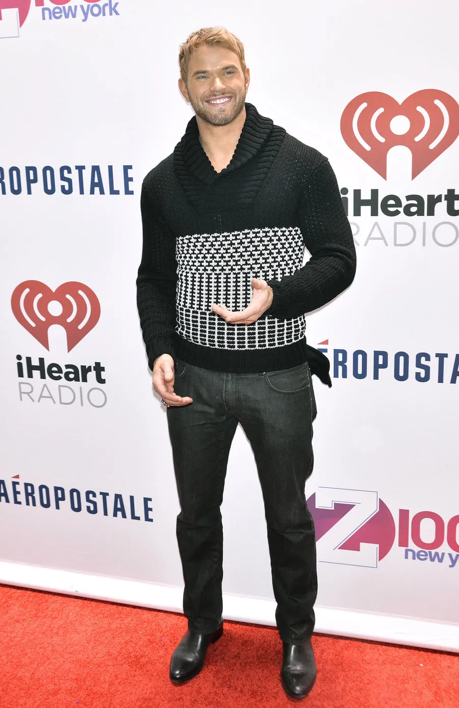 Kellan Lutz @ fameflynet.com