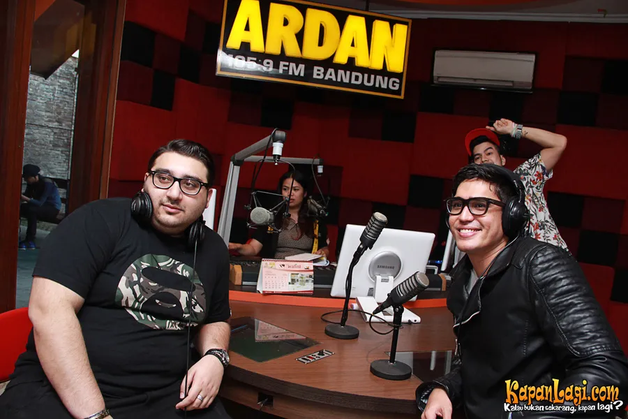 Pemain STREET SOCIETY promo di radio 