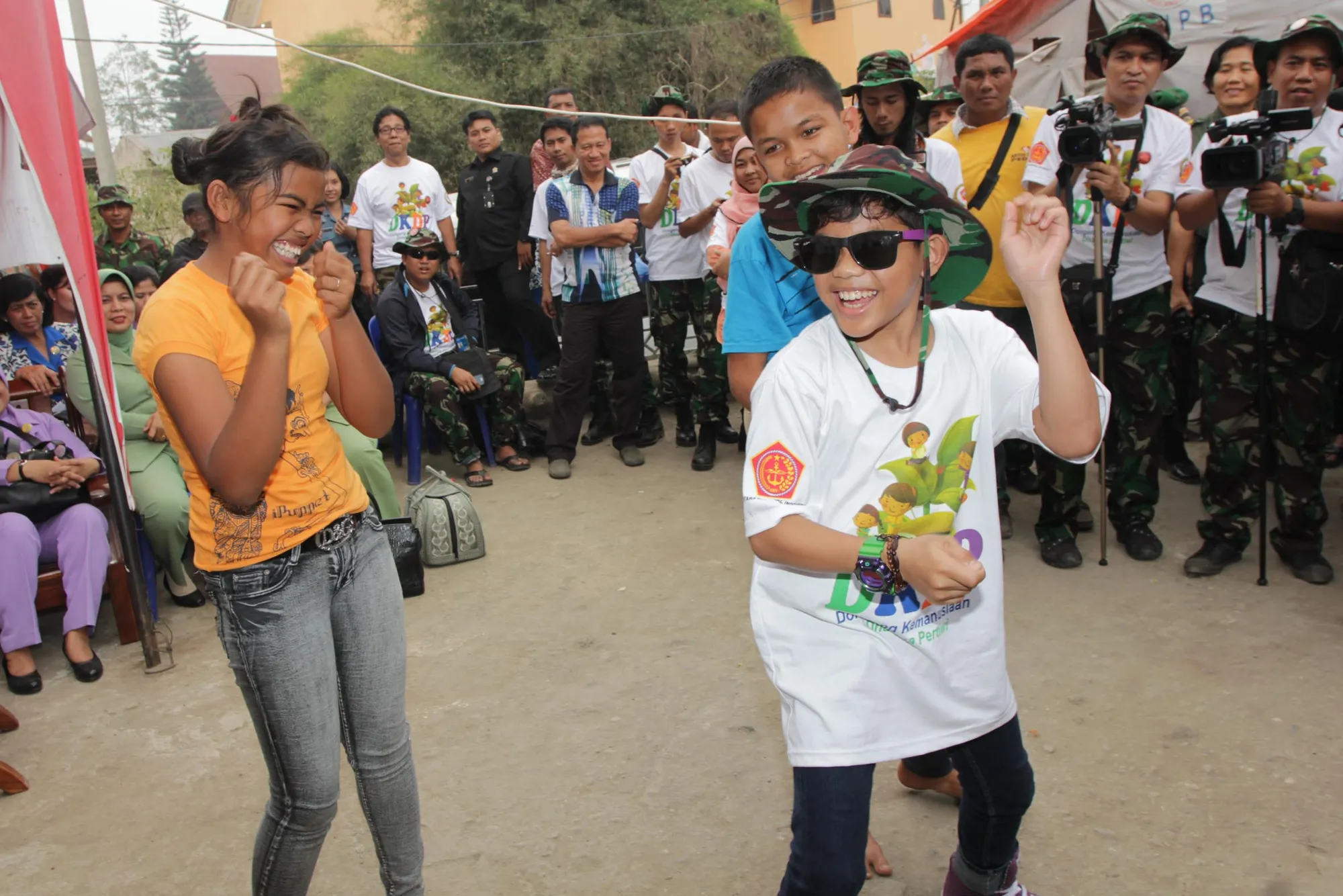 Aksi Tegar hibur korban Gunung Sinabung