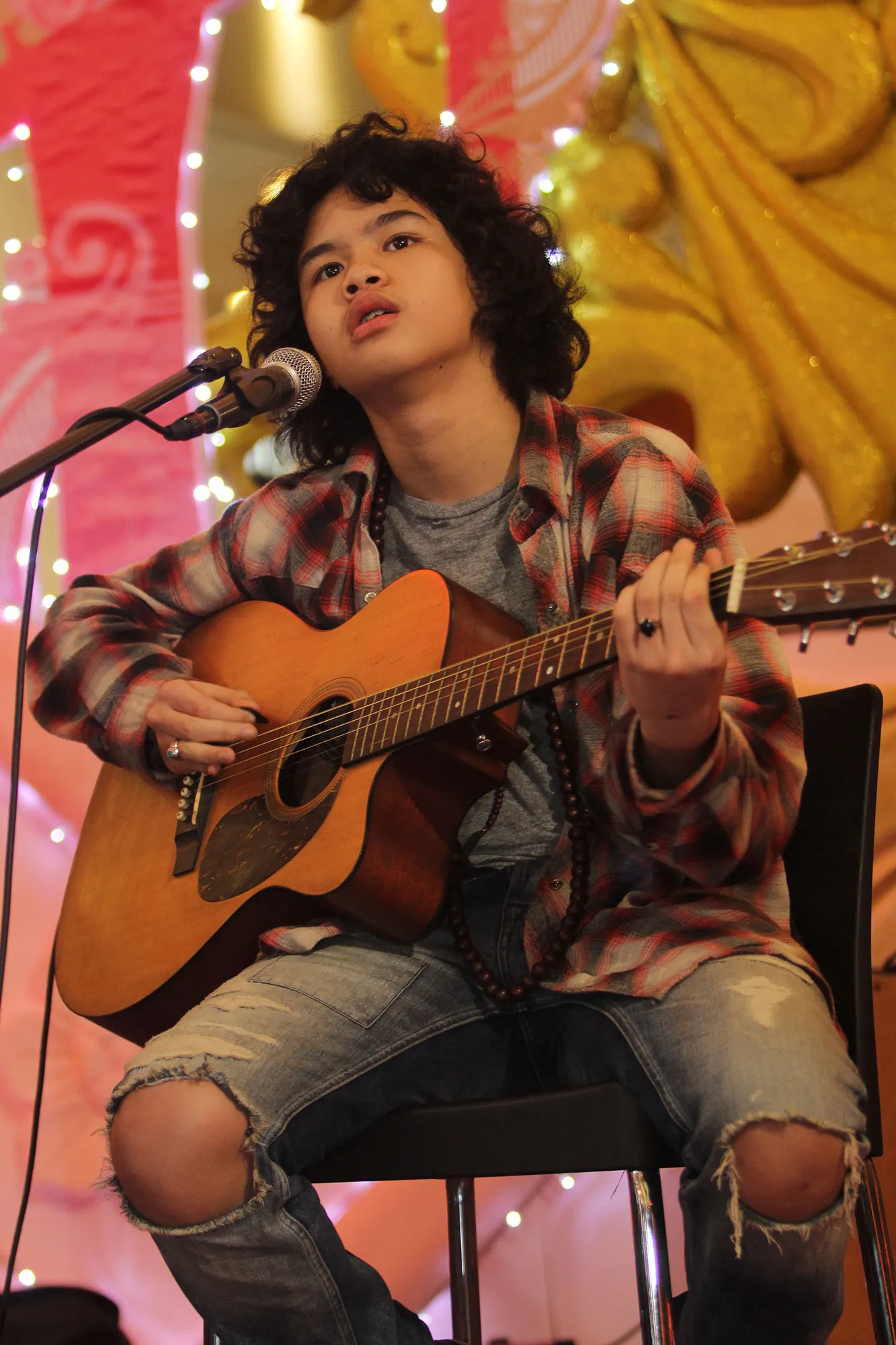 Musik yang dibawakan Dul bersama Backdoor memang bukan untuk semua kalangan.