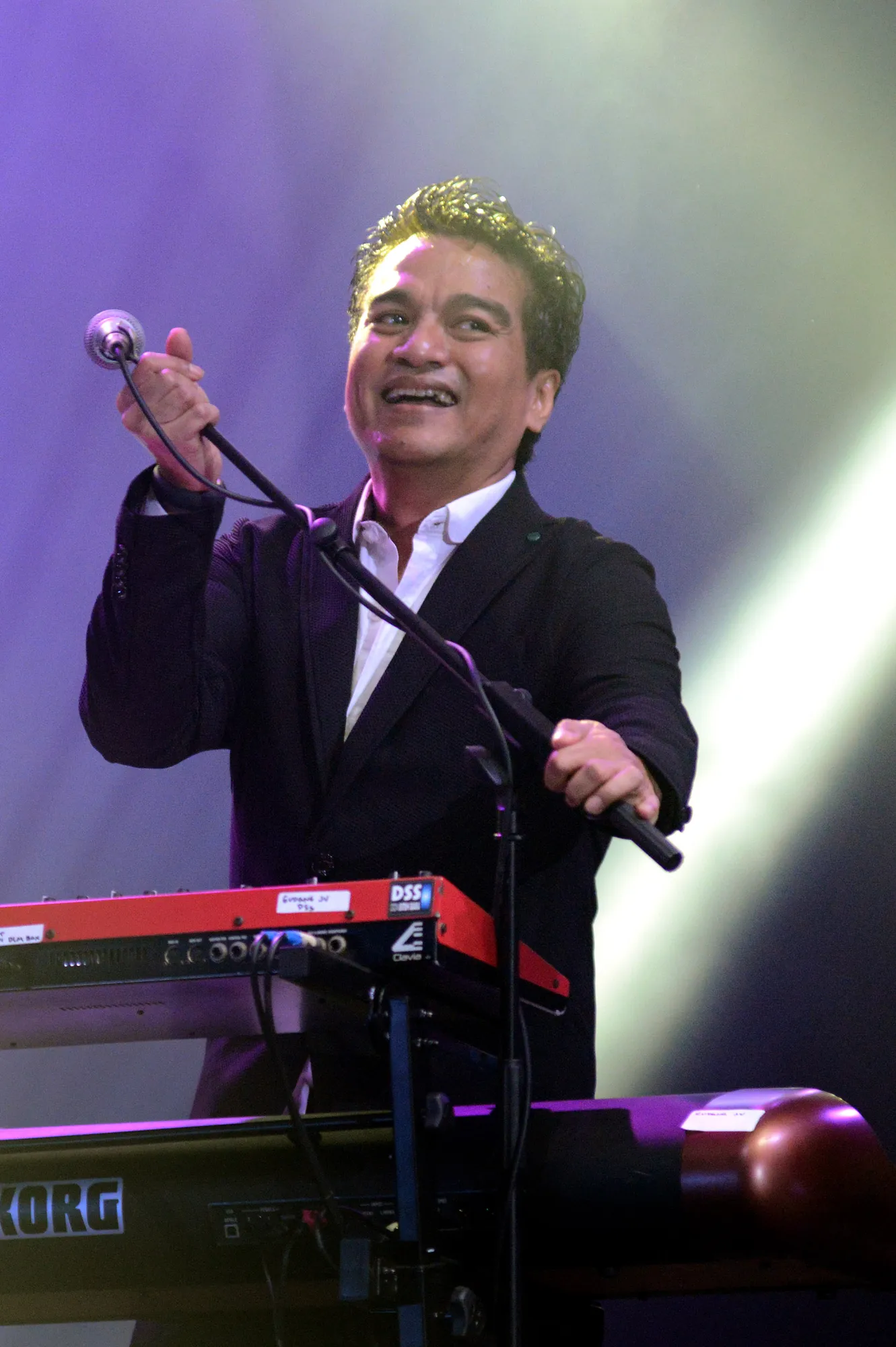 Indra Lesmana mencoba untuk membuat lagu-lagu krakatau sesuai dengan perkembangan musik saat ini © KapanLagi.com®/Bambang E Ros