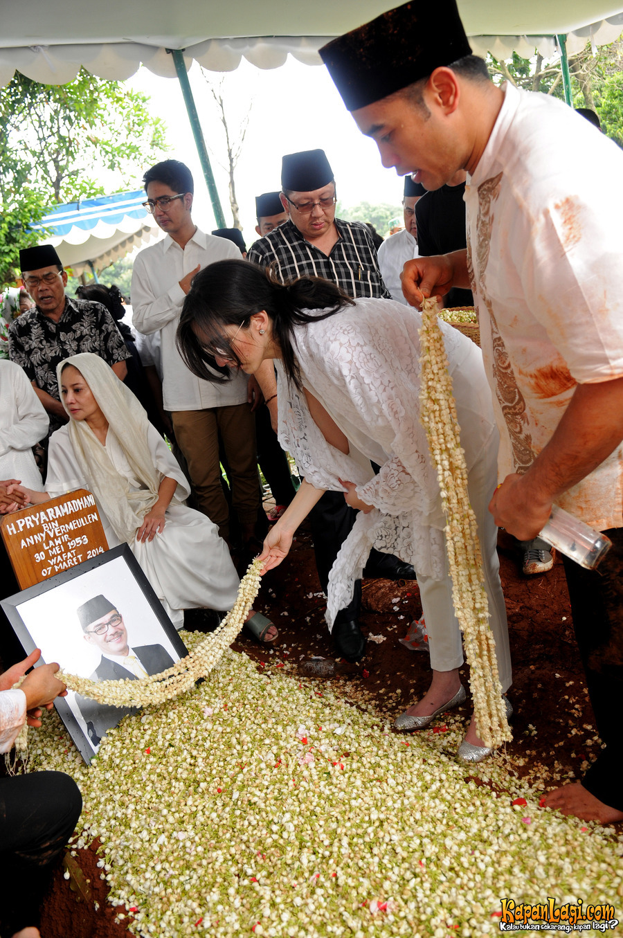 Ibu Nia Ramadhani Ungkap Kedekatan Nia dan Mendiang ...