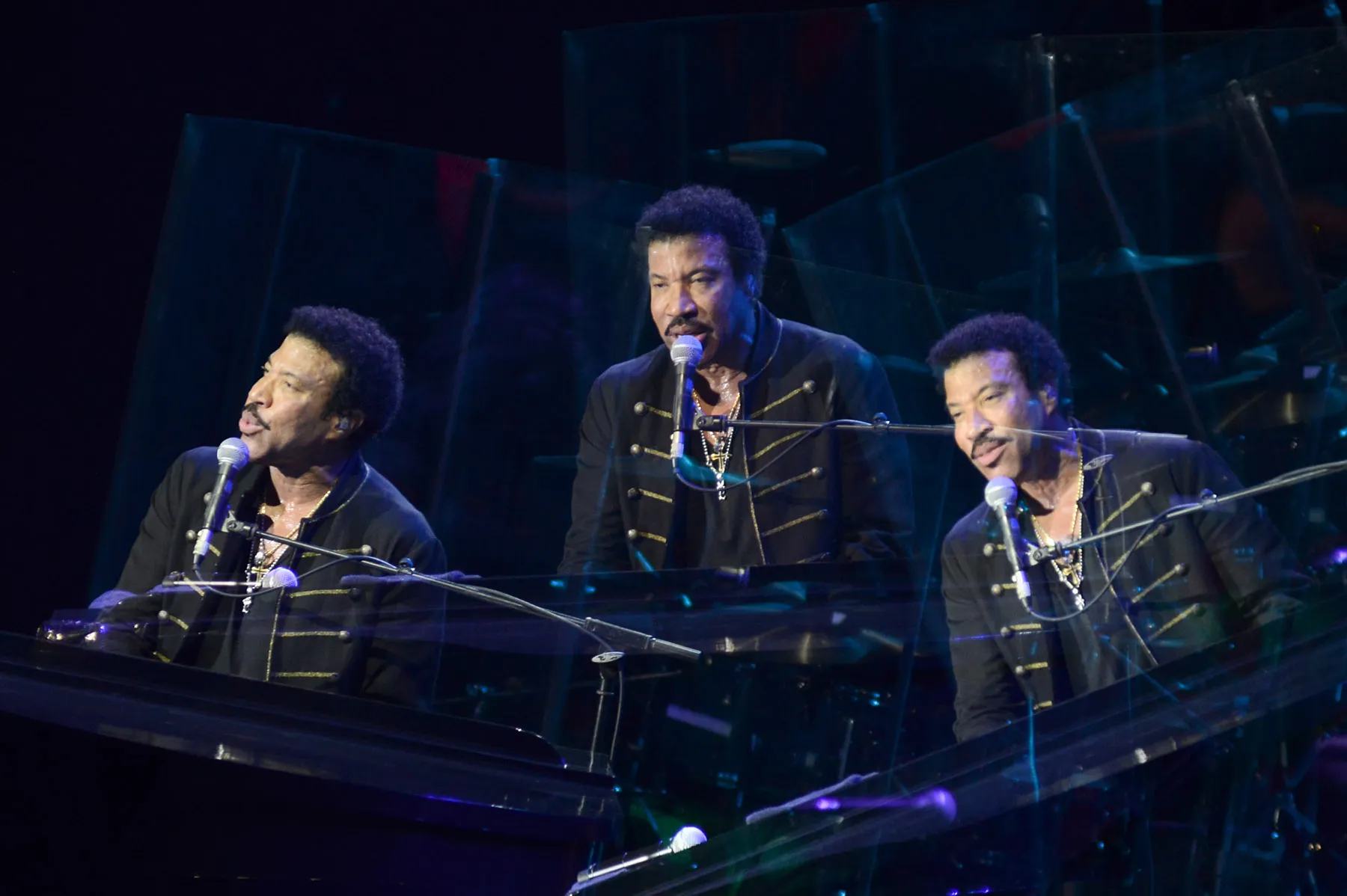 Harga konser yang cukup mahal tak membuat konser Lionel Richie sepi. ©KapanLagi.com