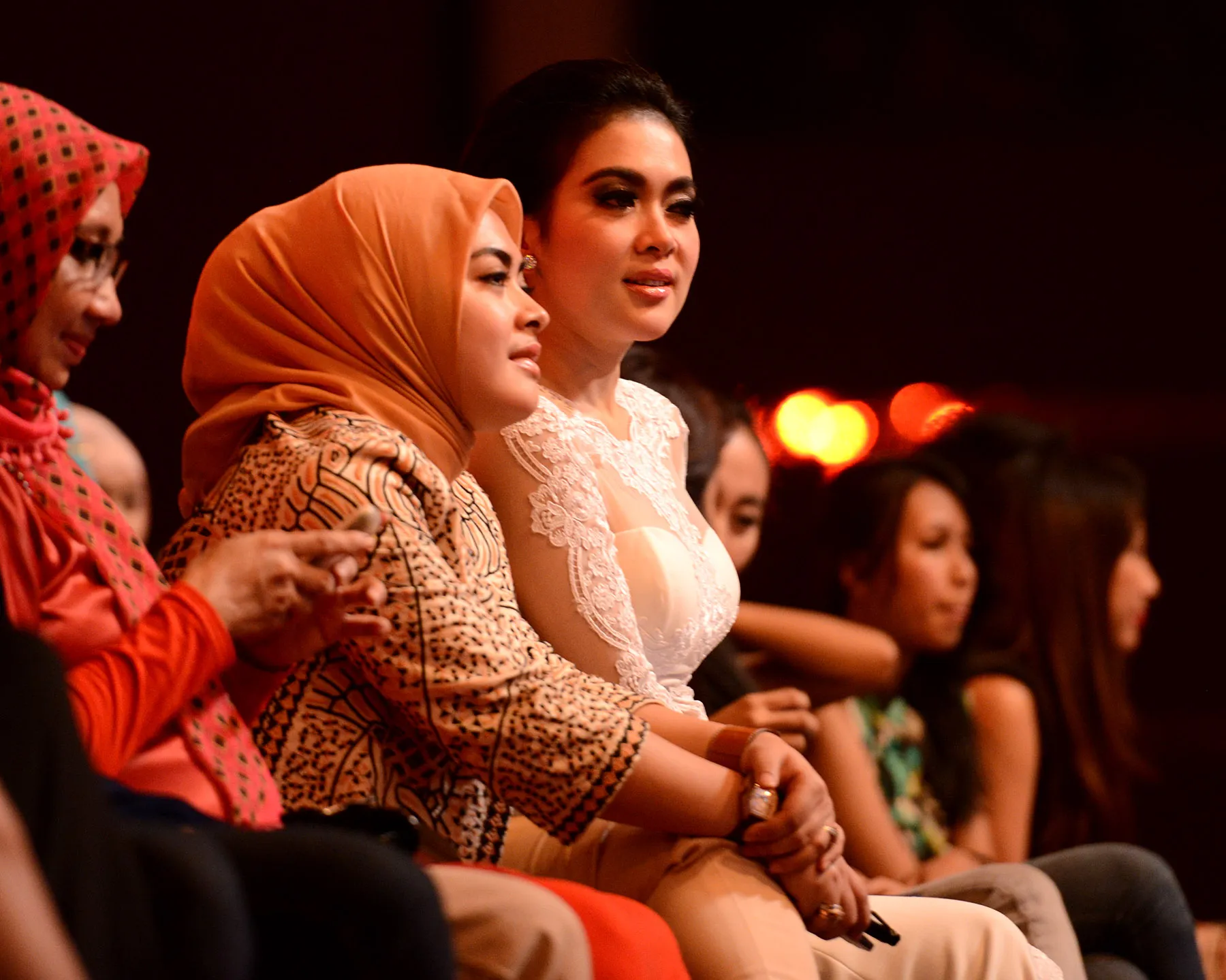 Syahrini bikin kakaknya menangis ©KapanLagi.com