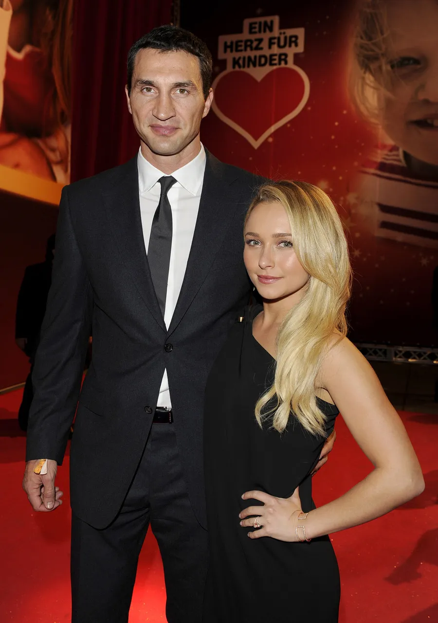 Hayden dan calon suaminya @ fameflynet.com