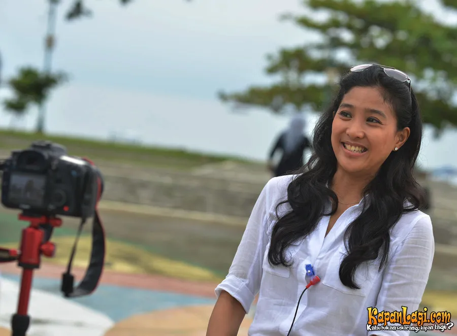 Olivia Zalianty begitu kagum pada keindahan Belitung | Foto: KapanLagi.com/Muhammad Akrom