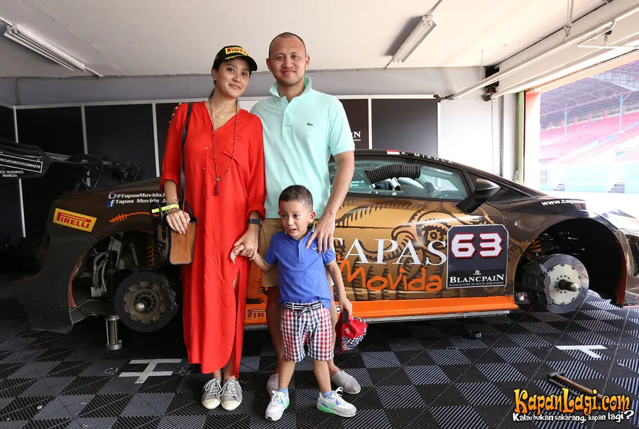 Bahagia! Marcella bersama keluarga kecilnya @ KapanLagi.com®/Budy Santoso