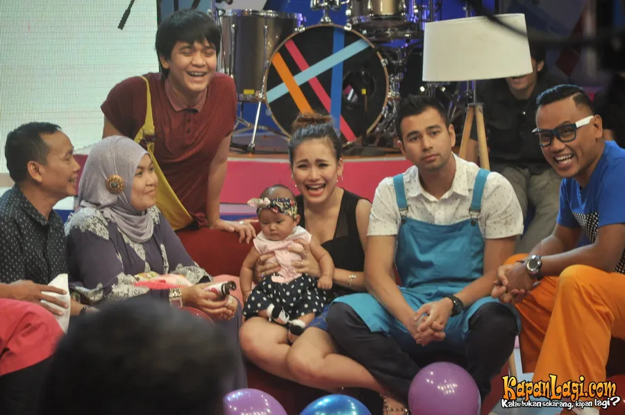 Ayu Ting Ting baru ini rayakan ulang tahun yang ke-22 dan memperkenalkan anaknya pada publik | Foto: KapanLagi.com/Agus Apriyanto