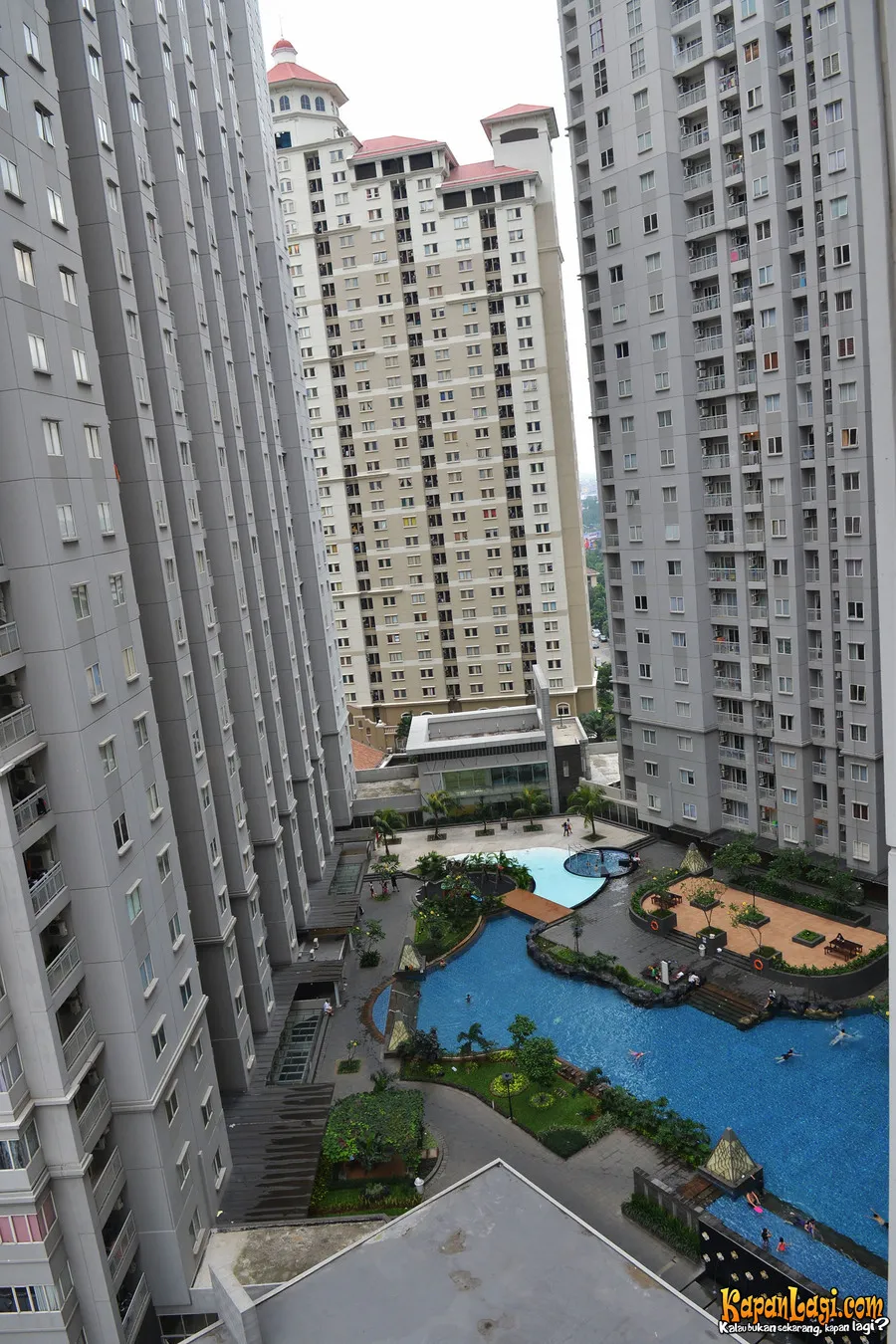 Pemandangan dari balkon apartemen Wina Natalia. @KapanLagi.com®/Muhammad Akrom