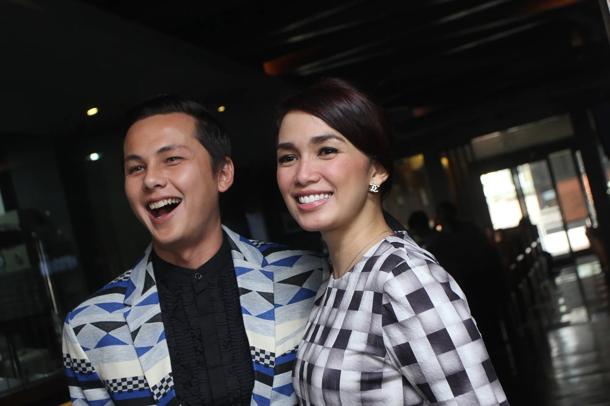 Andhika dan Ussy selalu manfaatkan jasa ojeg saat macet. @KapanLagi.com®/Agus Apriyanto