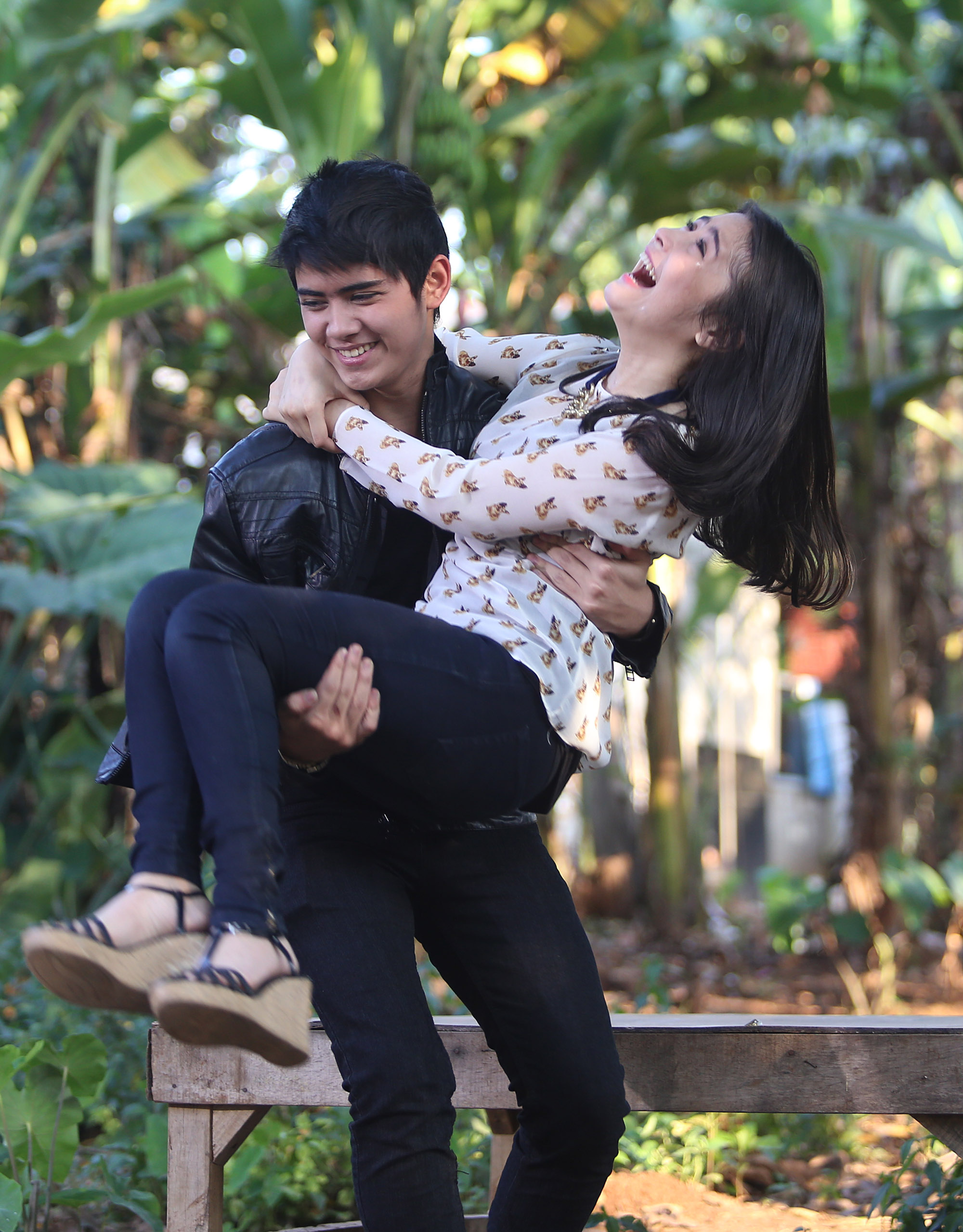 Bikin iri adegan gendong gendongan aliando dan prilly di film kapanlagi 2000x2559 Aliando dan prilly