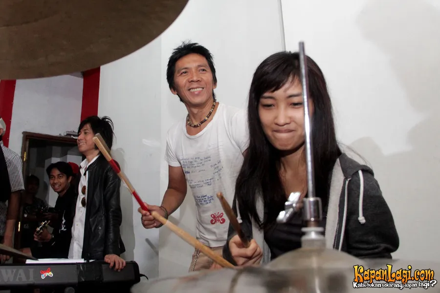 Bimbim Slank ikut berpartisipasi dalam konser kampanye pendukung Jokowi | Foto: KapanLagi.com/Muhammad Rasyad