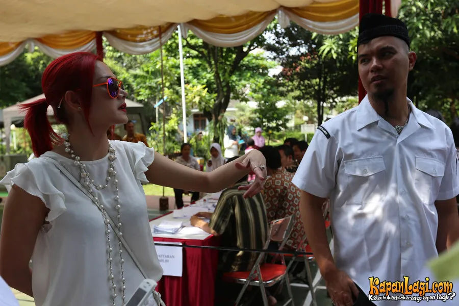 Mulan Jameela dan Ahmad Dhani sudah menggunakan hak suara mereka | Foto: KapanLagi.com/Budy Santoso