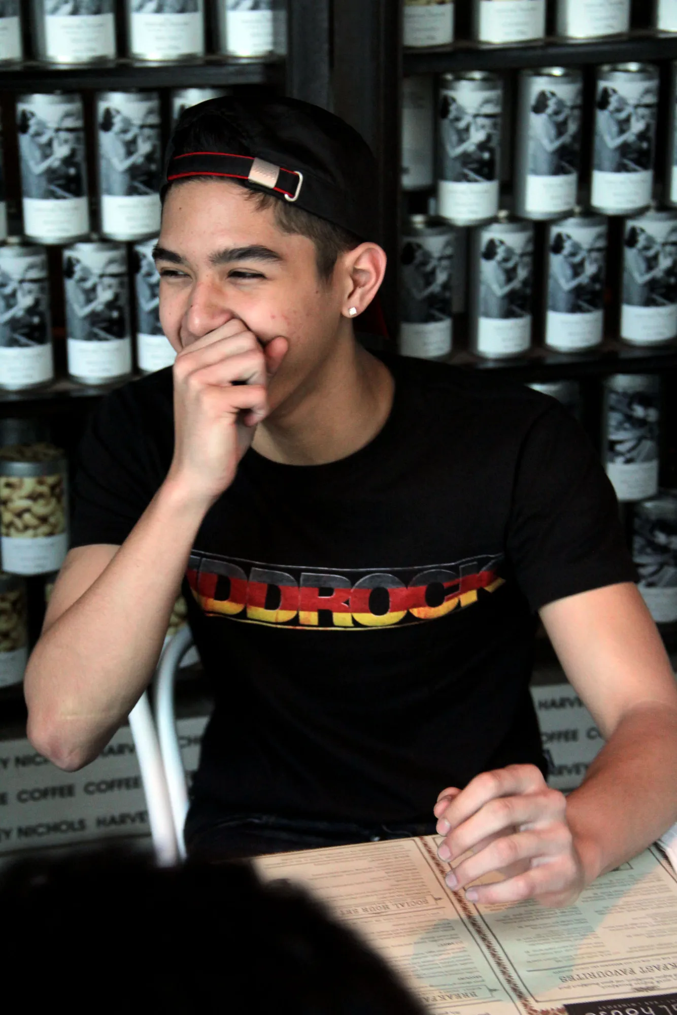 Tindik di telinga Al, makin ganteng atau? @KapanLagi.com®