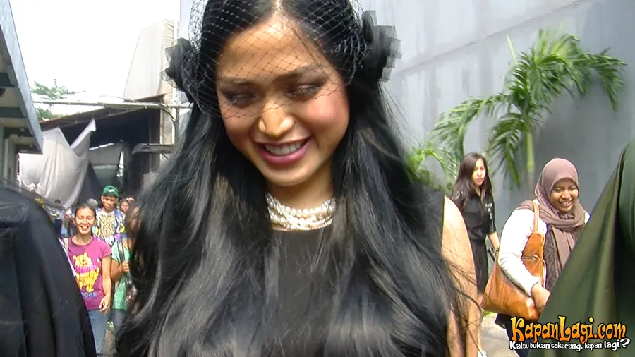 Jessica saat berlari dari kejaran awak media. @KapanLagi.com®