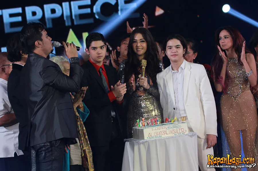 Ahmad Dhani beri wejangan untuk Al Ghazali. @KapanLagi.com®