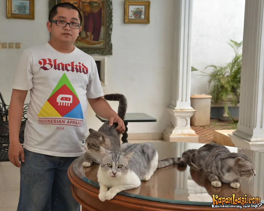 Herichan sangat sayang dengan kucing-kucingnya. / KapanLagi.com®