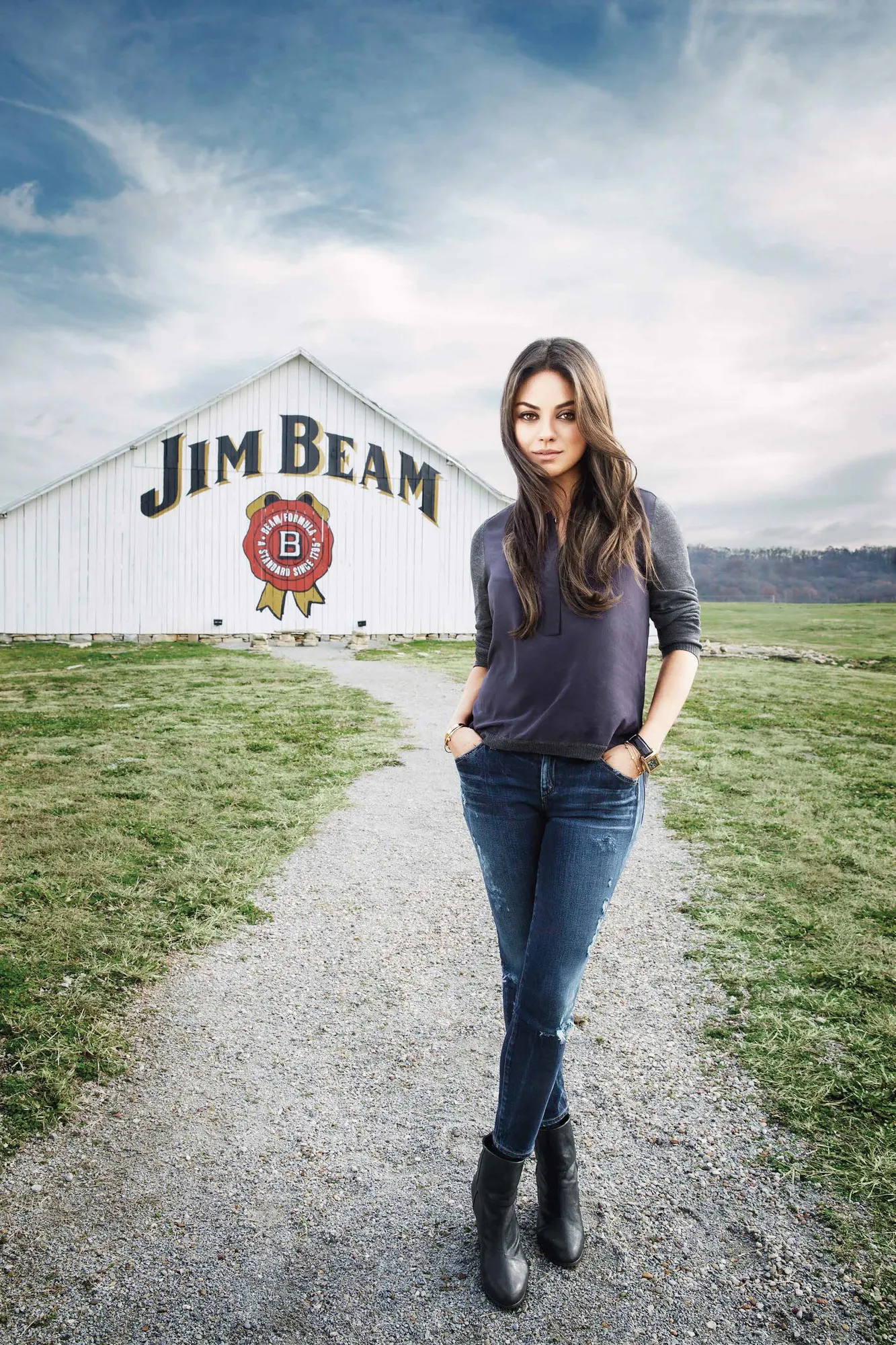 Mila Kunis mau hobinya bisa berguna untuk sekitar, salut! ©Splash