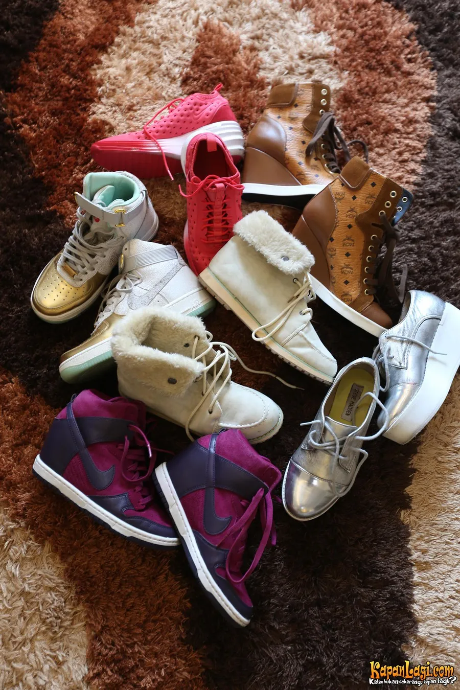 Koleksi sneaker Isya Jeeperson. / KapanLagi.com®
