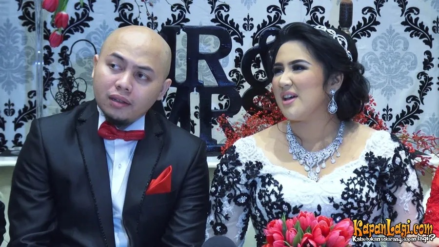 Azalia dan Hizkia punya cita-cita bulan madu di bulan. / KapanLagi.com®