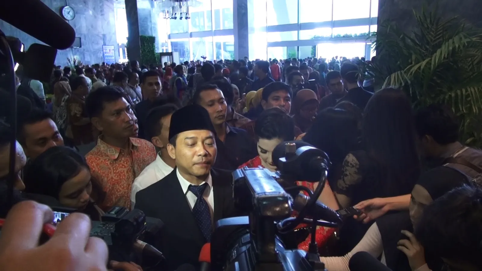 Anang kini memiliki pekerjaan baru mewakili suara rakyat. / KapanLagi.com®