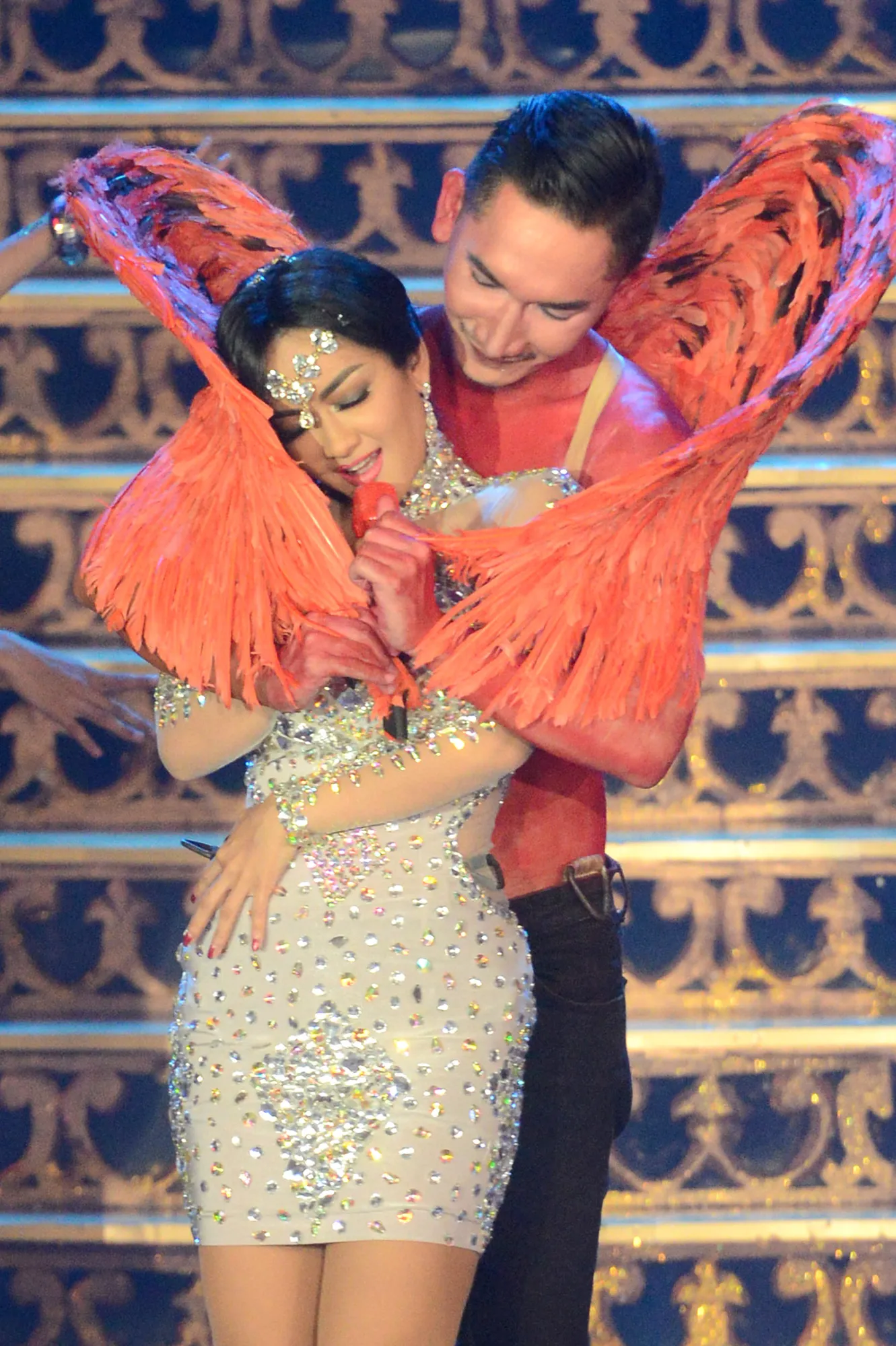 Jupe ingin dipeluk @ istimewa