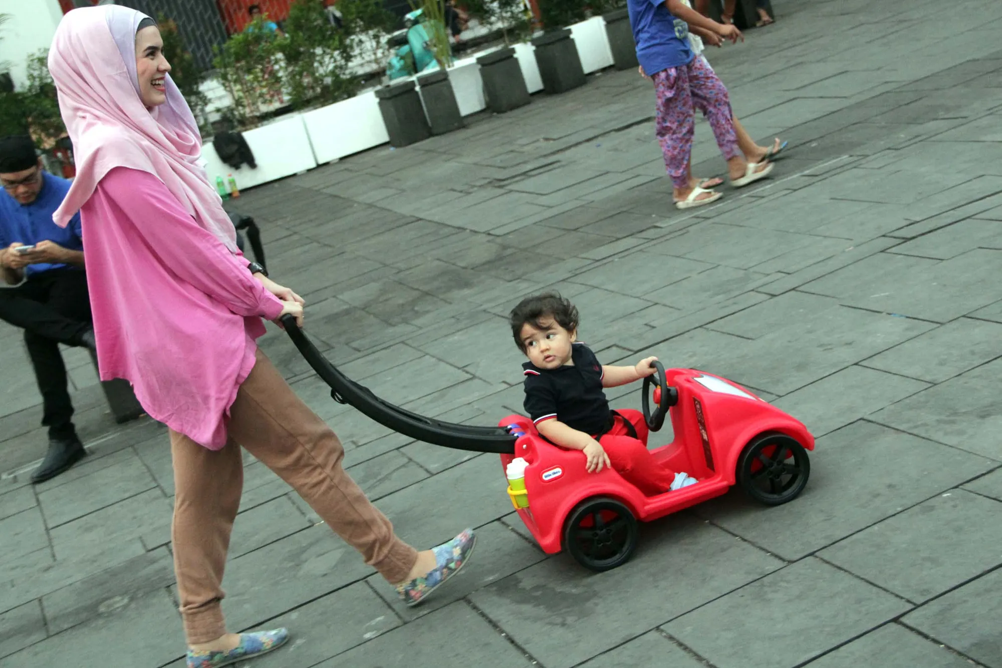 Carissa Putri dan anaknya @ KapanLagi.com/Muhammad Rasyad