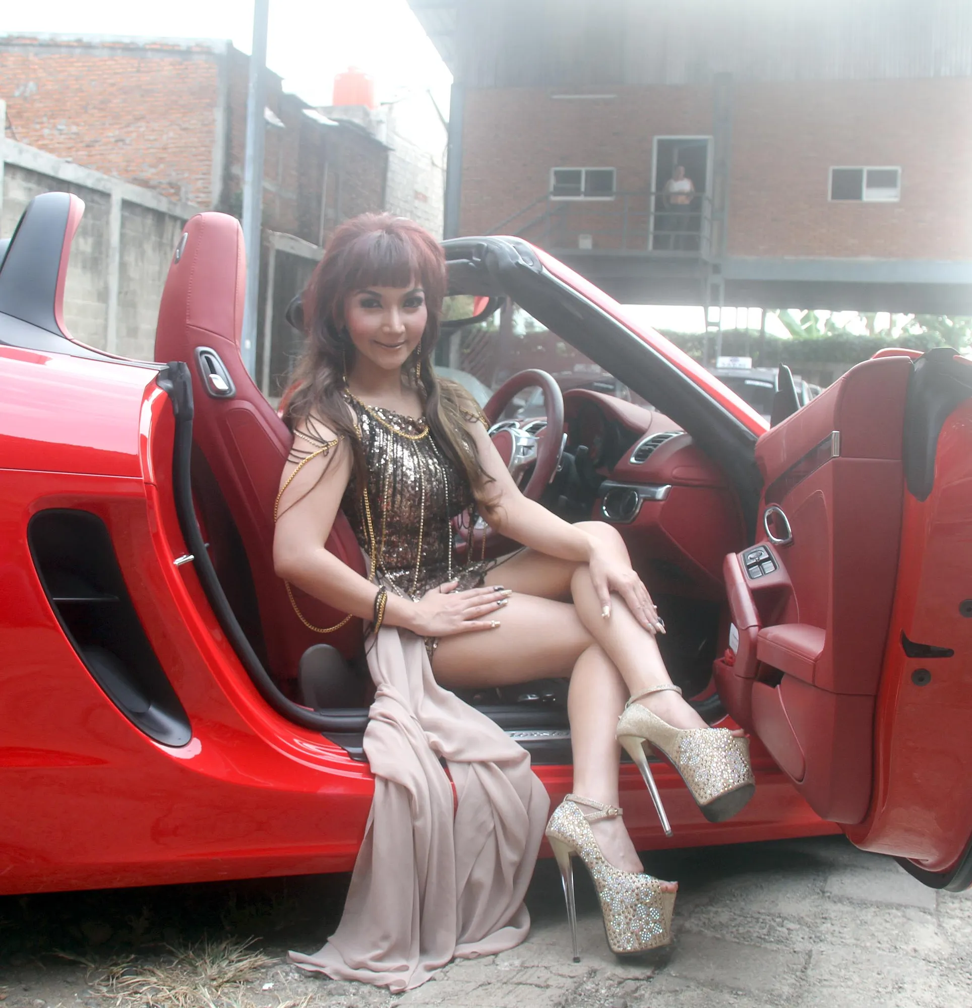 Roro memang super kaya. Tabungannya banyak, mobilnya pun mewah. @KapanLagi.com®/Ruswanto