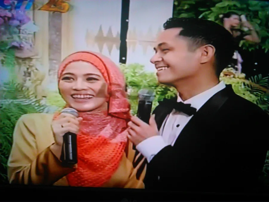 Ekspresi Dude dan Alyssa menanggapi guyonan Jupe