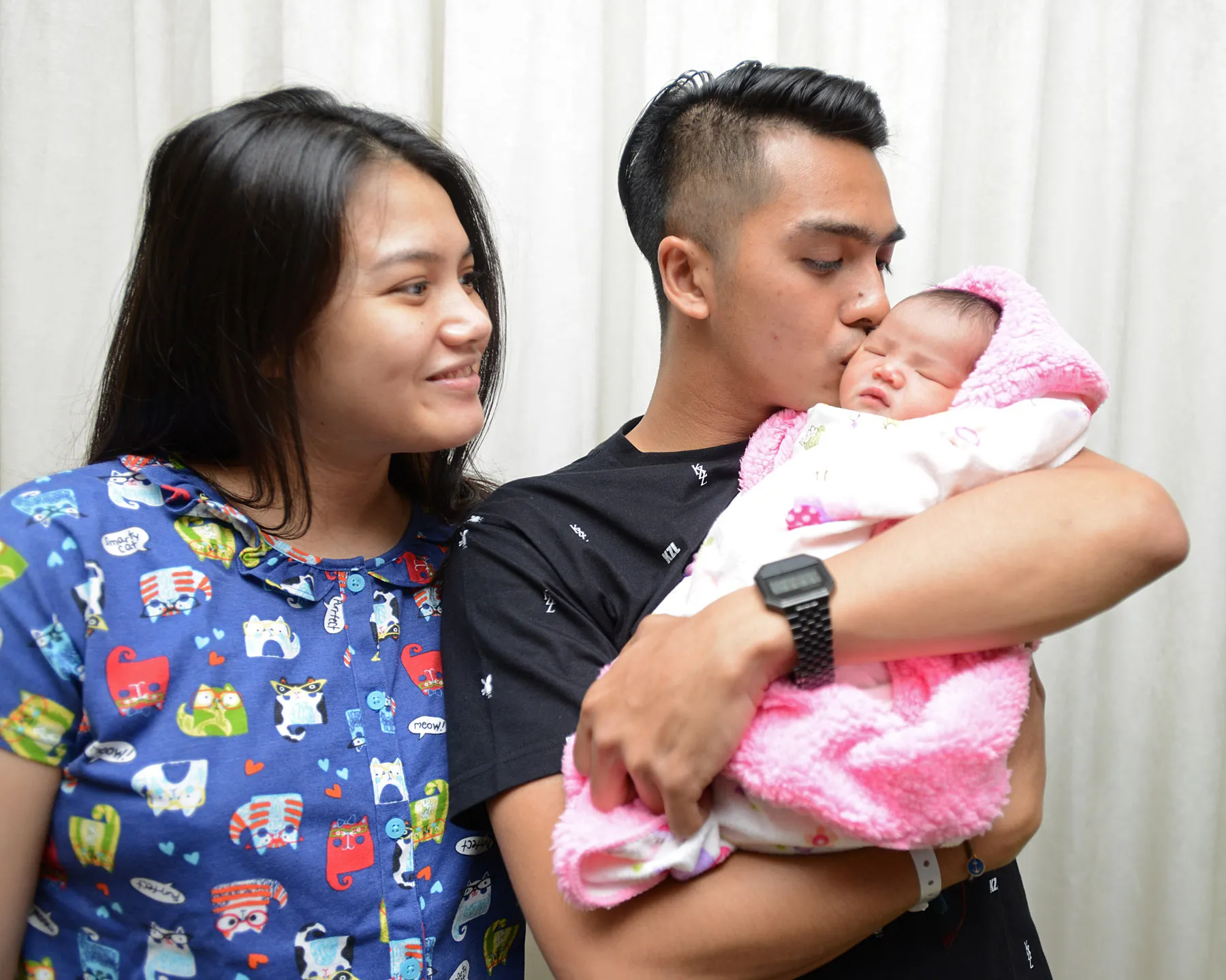 Ricky tak pernah menggunakan uang hasil syuting untuk memenuhi hobi mengoleksi sepatu. / KapanLagi.com/BambangERos