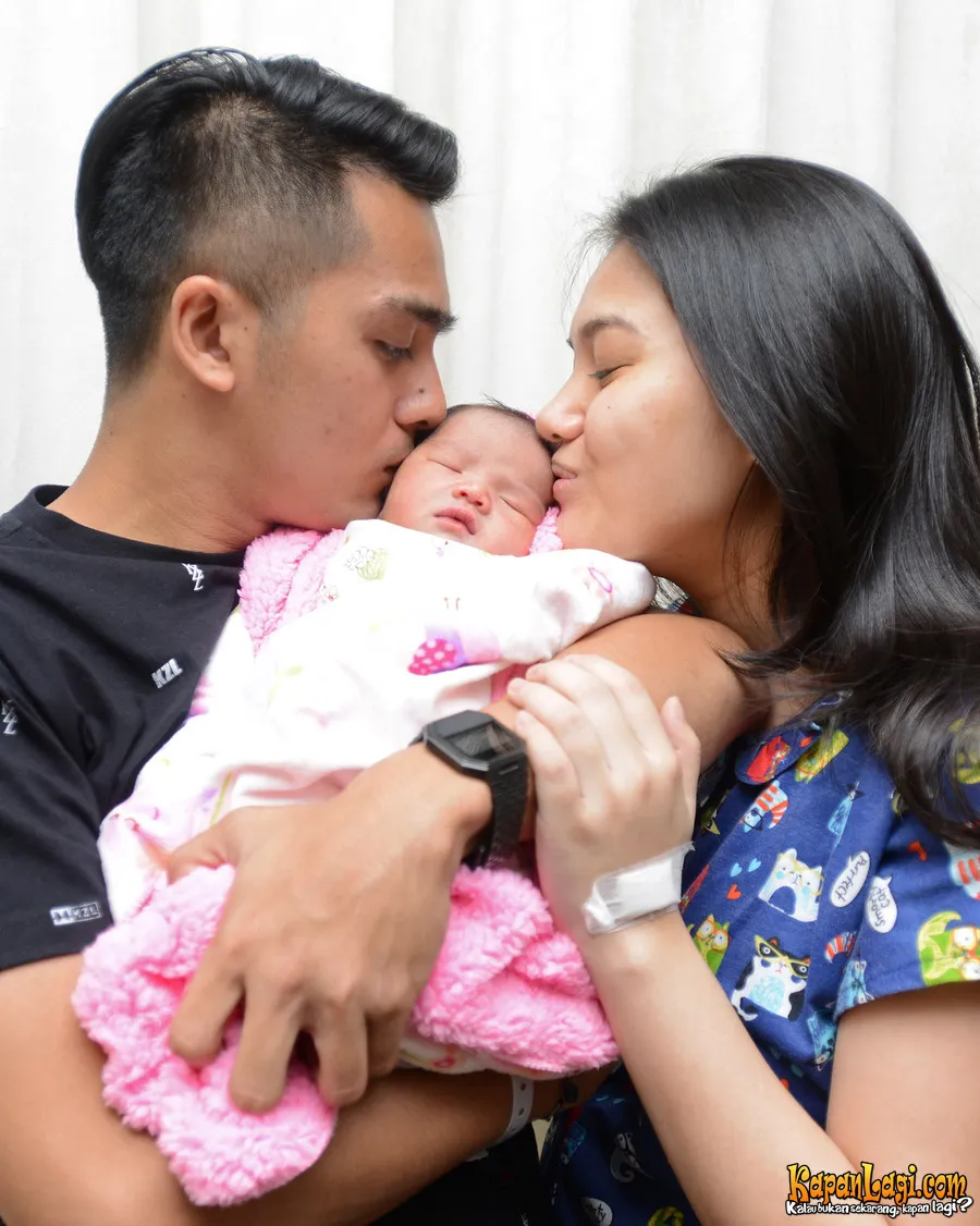 Ricky Harun dan Herfiza bahagia dengan kelahiran anak pertama mereka. @KapanLagi.com®/Bambang E Ros