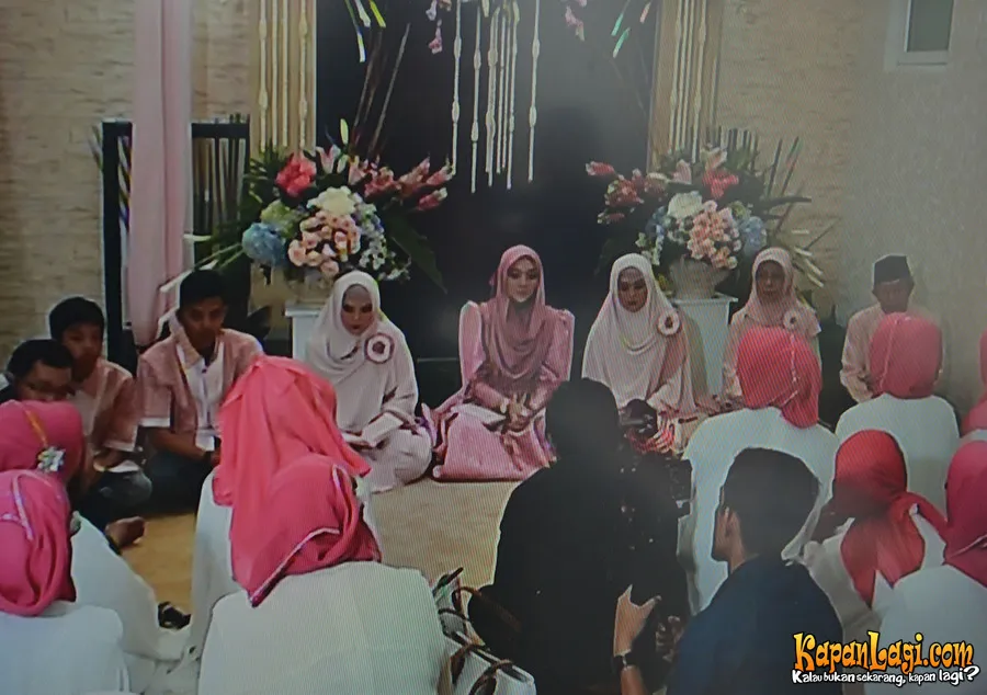 Nuri Maulida saat pengajian menjelang nikah @ KapanLagi.com/Akrom
