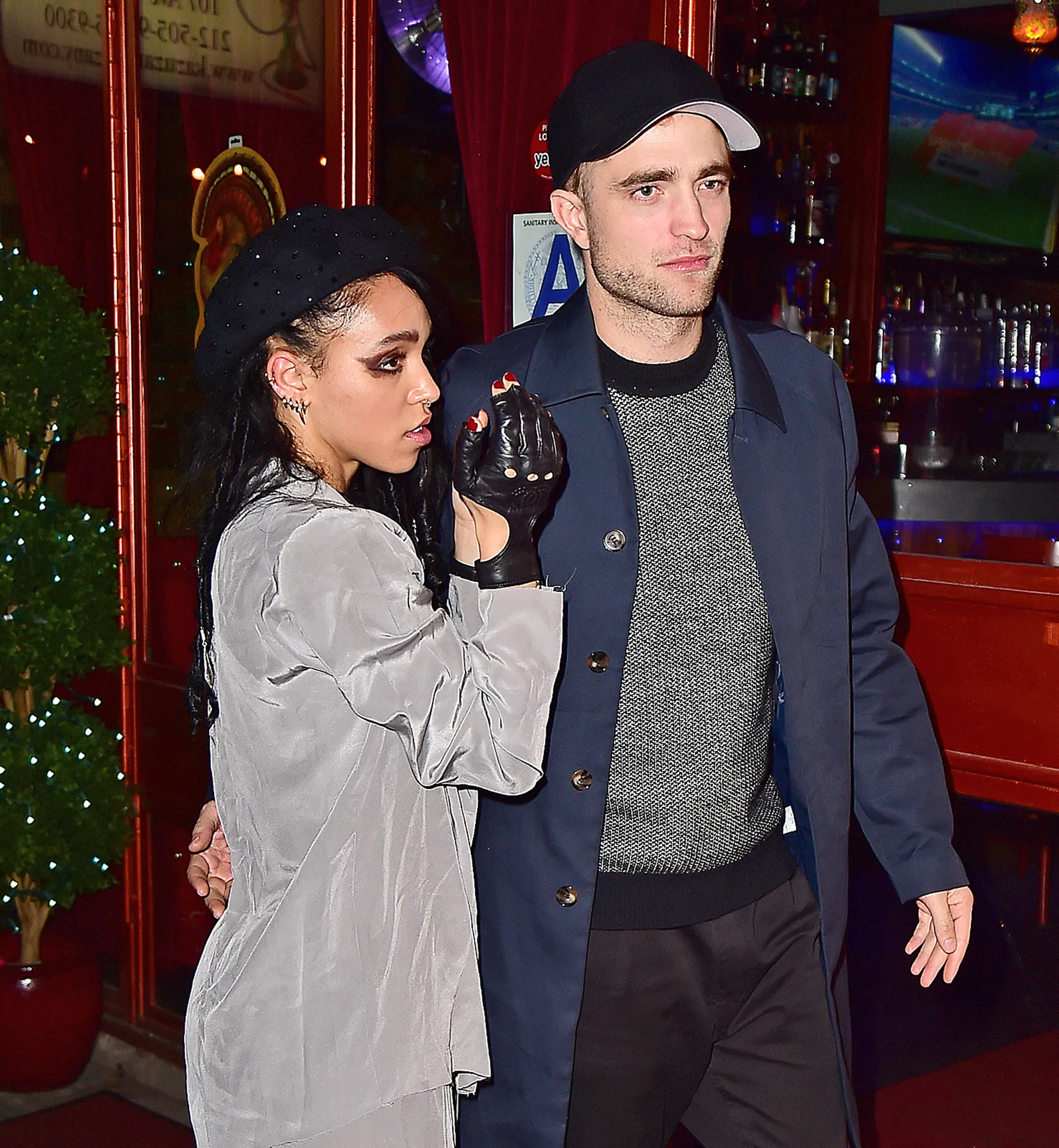 FKA Twigs dan Robert Pattinson @ splashnews.com