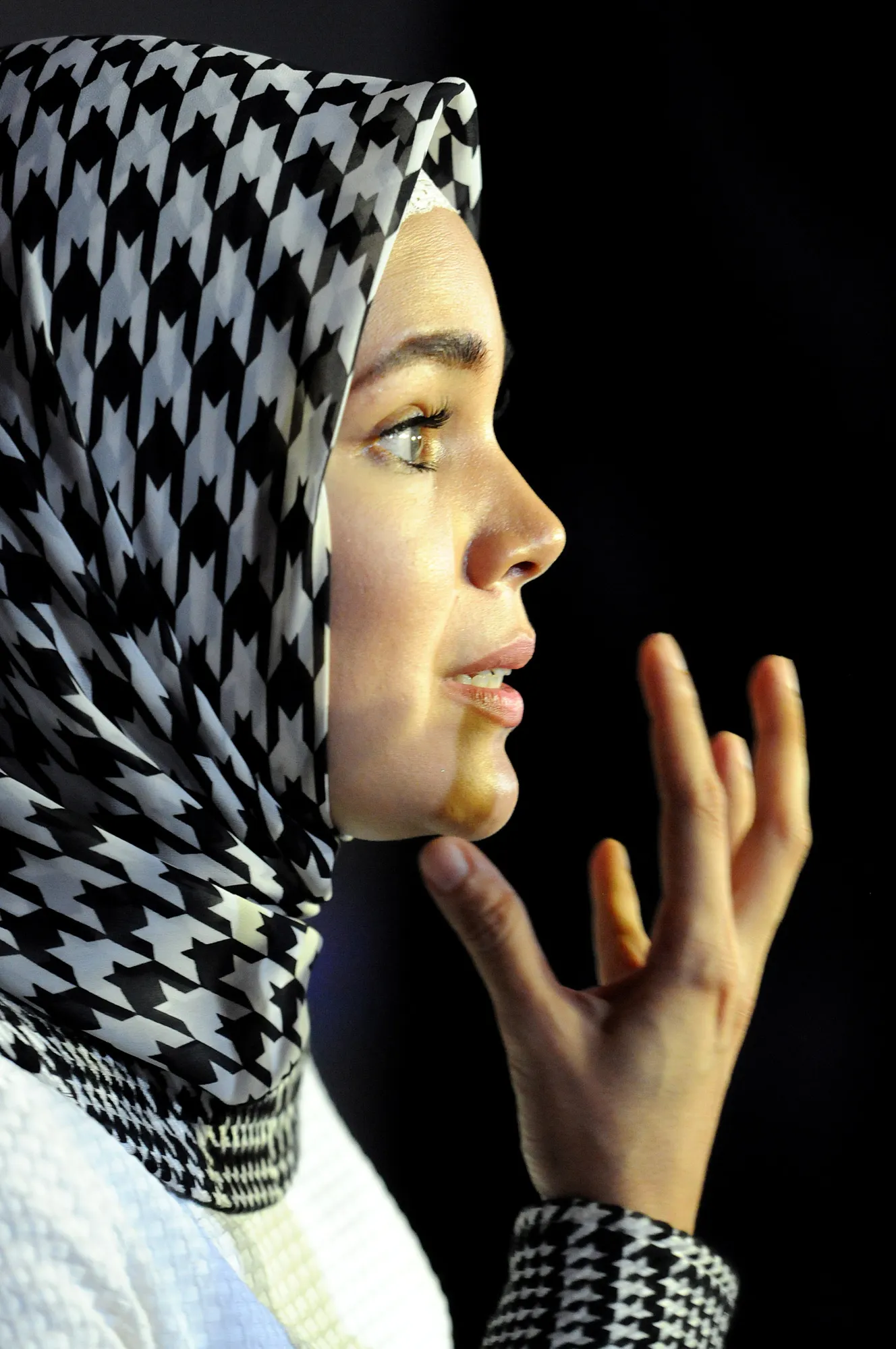 Dewi Sandra geram dengan orang yang anggap hijab cuma fashion ©KapanLagi.com